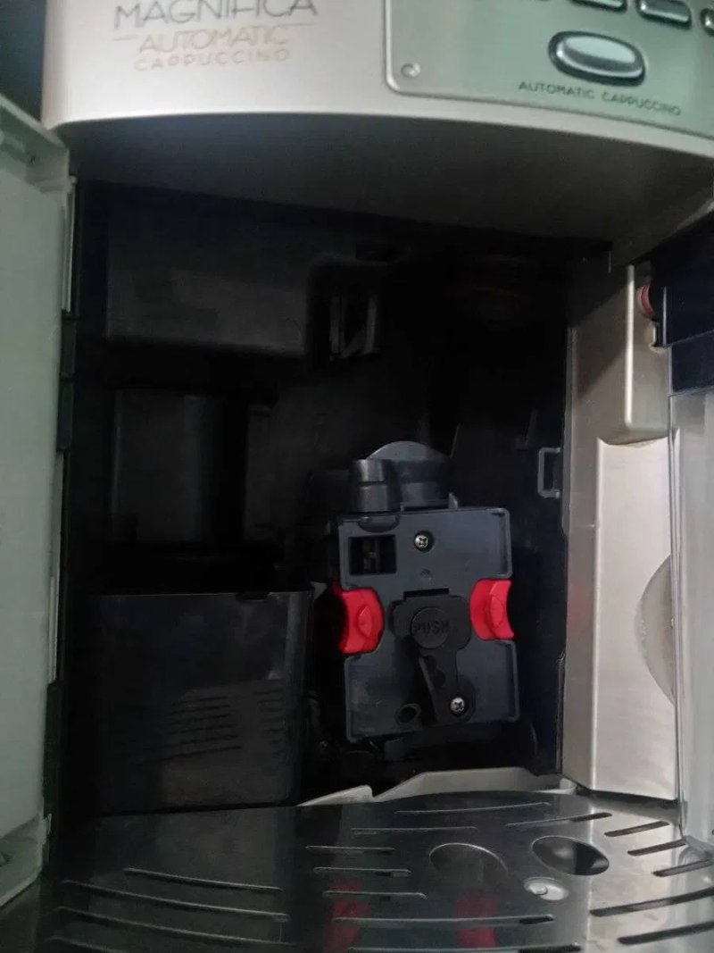Кавомашина Delonghi Magnifica ESAM 3500, в гарному стані, з Німеччини — фото 3