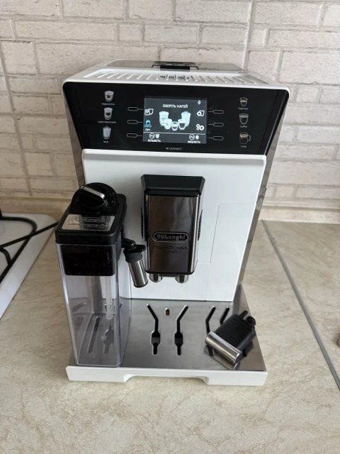 Кавомашина Delonghi PrimaDonna Class ECAM 550.65.W