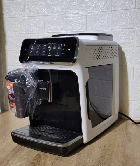 Кавомашина ,кавоварка , кофеварка Philips EP 3200 Series LatteGo