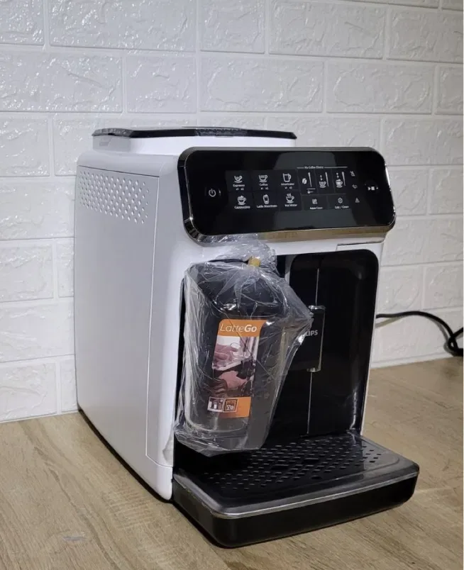 Кавомашина ,кавоварка , кофеварка Philips EP 3200 Series LatteGo — фото 3