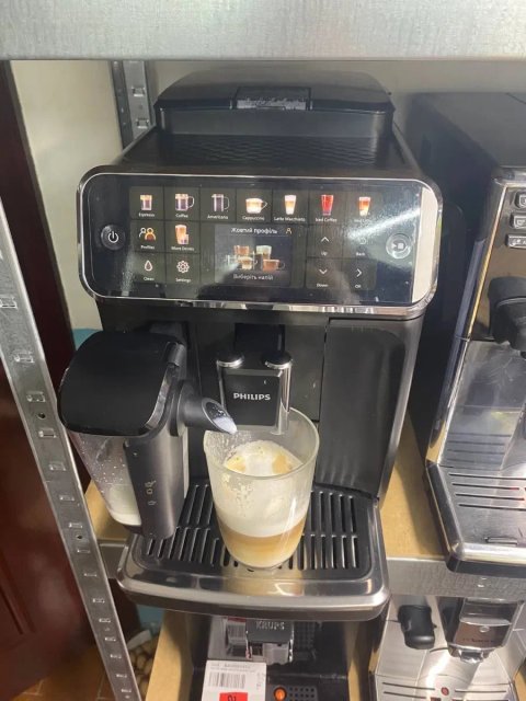 Кавомашина Philips LatteGo 5500 кофемашина , кавоварка