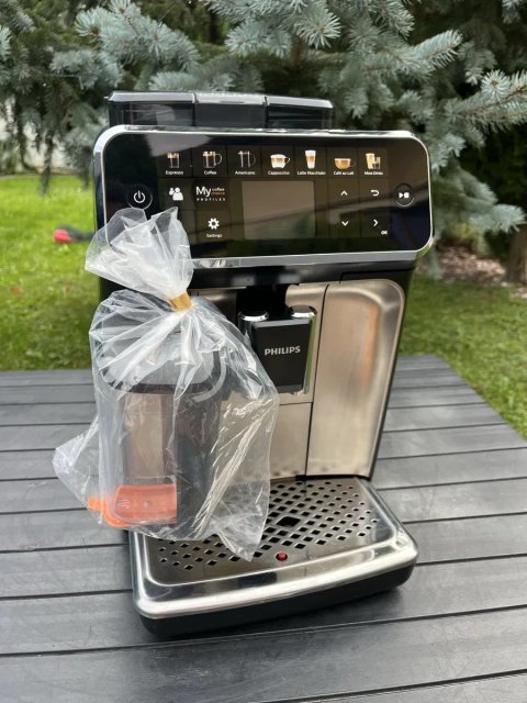 Кавомашина Philips LatteGO модель 5400  2022 рік 9 місяць з Німеччини