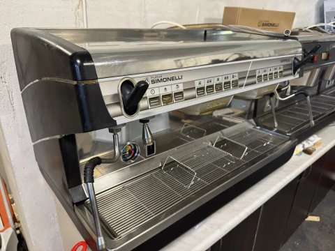 Кавомашина професійна Nuova Simonelli Appia 2 gr