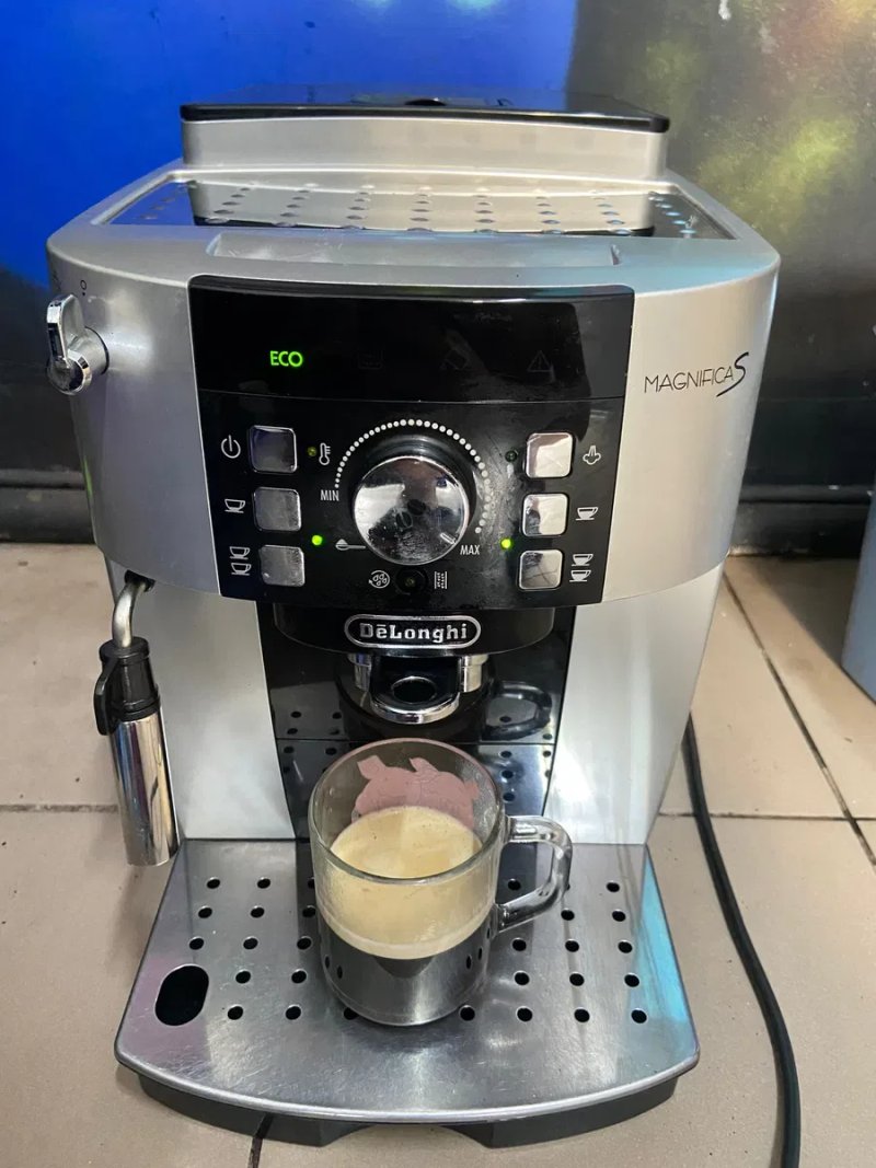 Кавова машина Delonghi Magnifica S — фото 2