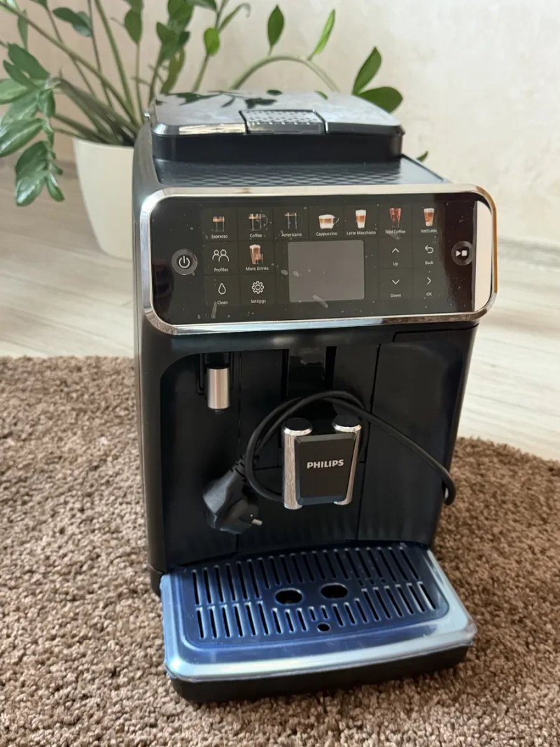 Кавова машина/кавомашинка Philips 5500 series LatteGo — фото 2