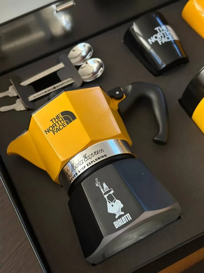 Кавоварка Bialetti × The North Face набір — фото 2