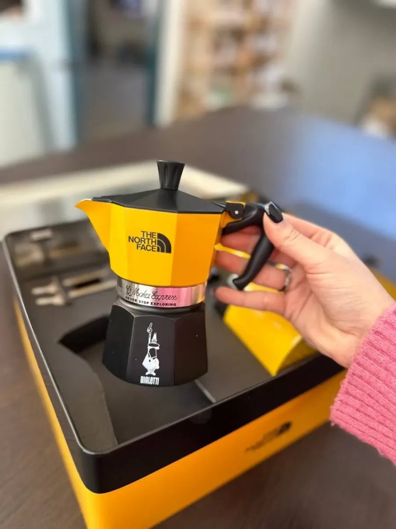 Кавоварка Bialetti × The North Face набір — фото 4