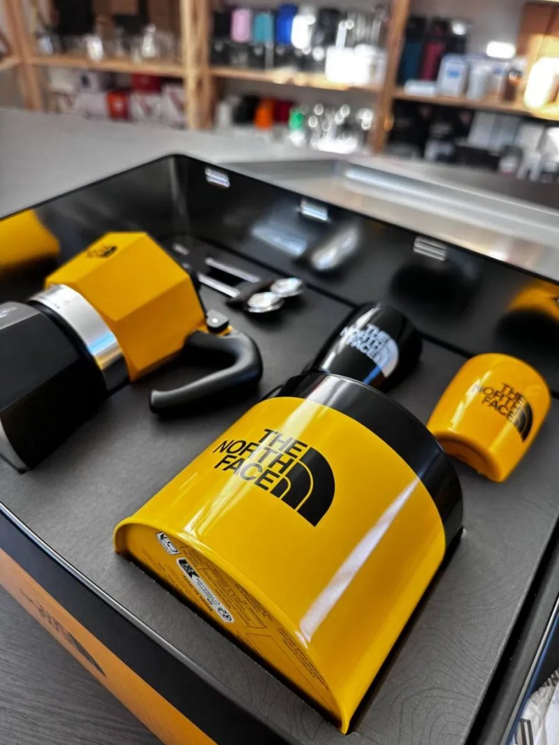 Кавоварка Bialetti × The North Face набір — фото 7
