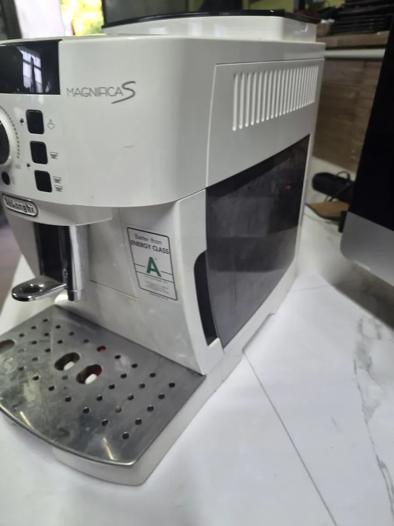 кавоварка Delonghi Magnifica S.. — фото 3