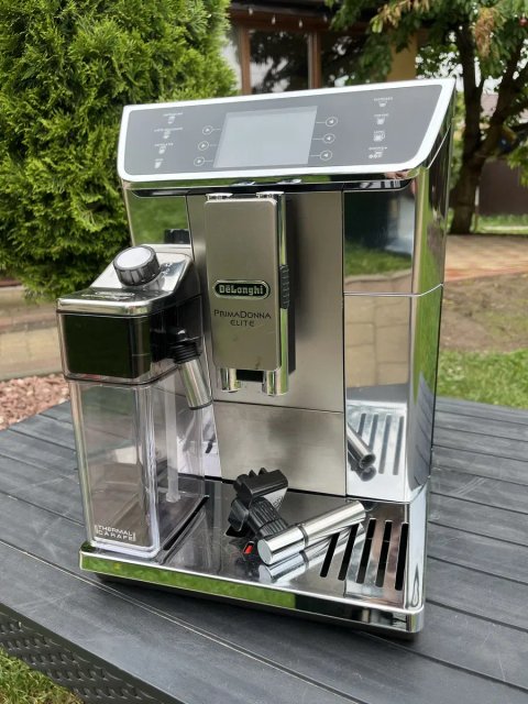 Кавоварка DeLonghi PrimaDonna Elite в хорошому стані з Німеччини
