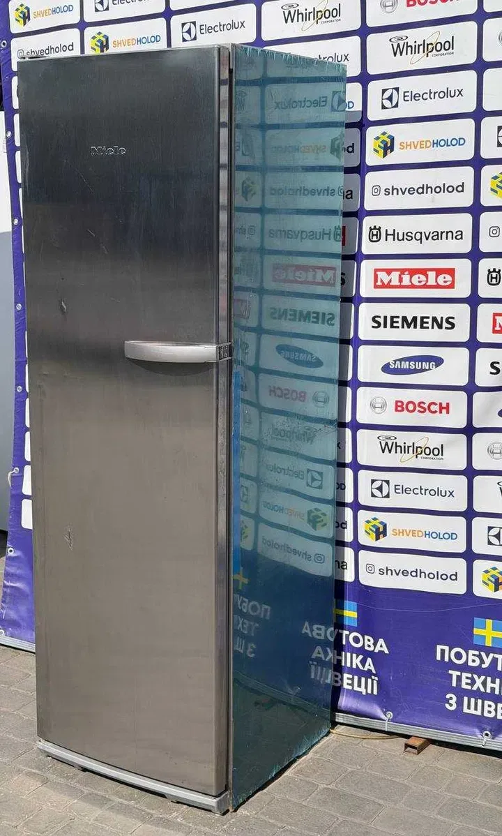 Холодильна шафа б/в Miele 350л нержавійка Німеччина #08431 — фото 3