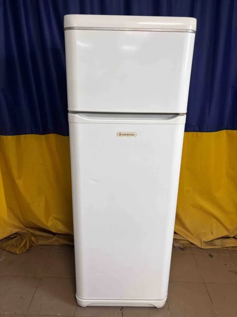 Холодильник Аристон