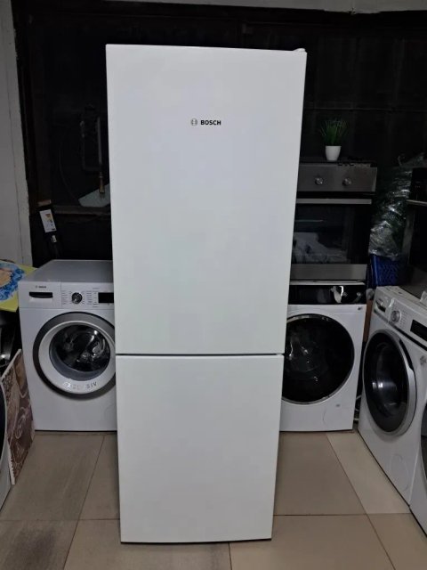 Холодильник Bosch KGV33VW31E Serie 4 — надійна двокамерна модель з нижньою морозильною камерою, технологією LowFrost