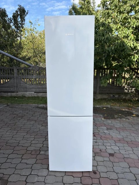 Холодильник Bosch KGV39VW31S