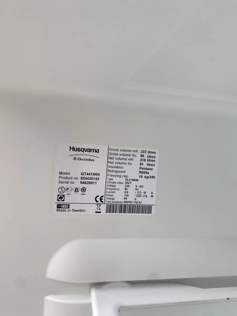 Холодильник Husqvarna Electrolux, чорний, двокамерний, Швеція — фото 3