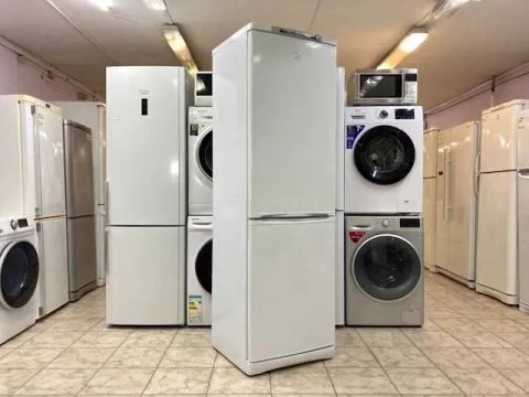 Холодильник Indesit BIA16. Обслугований майстрами. Гарантія. Доставка