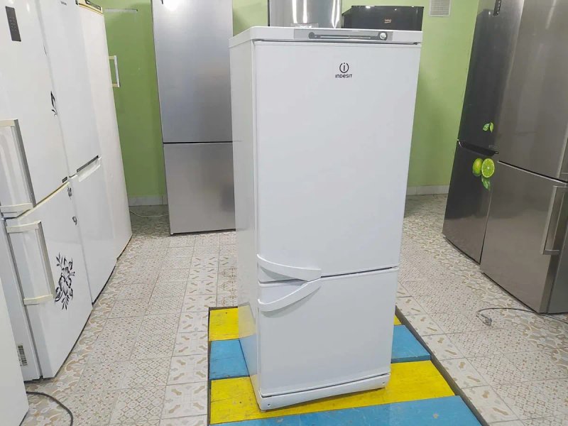 Холодильник Indesit C132G — фото 2
