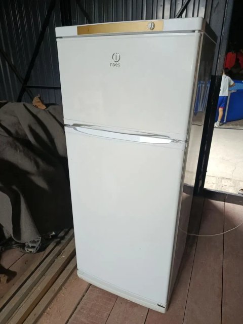 Холодильник Indesit ST145BS Доставка , Гарантія