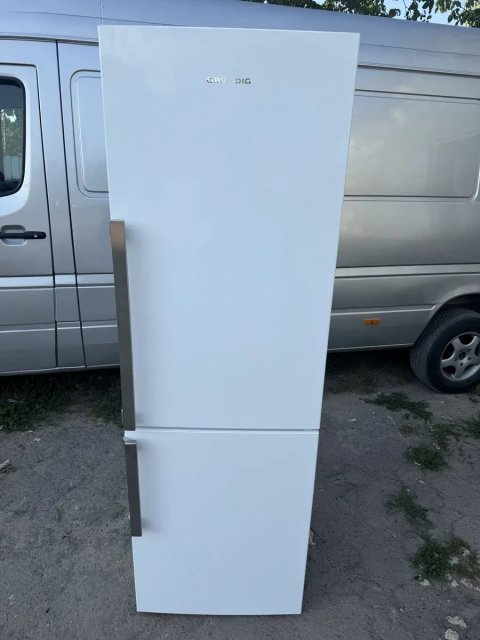 Холодильник новфрост Grundig K60365NE