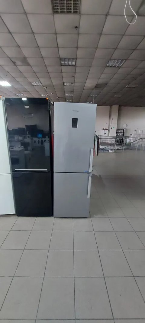 Холодильник Samsung RB29FEJNBSA
