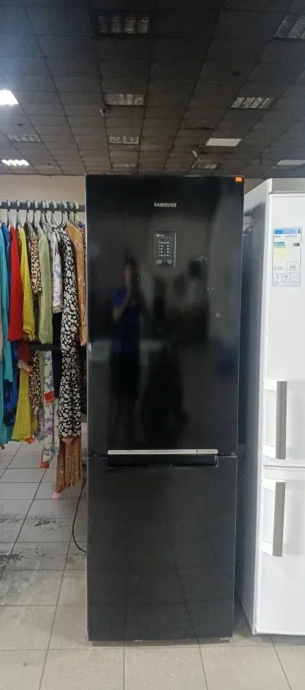 Холодильник Samsung RB31FERNDBC
RB31FERNDBC