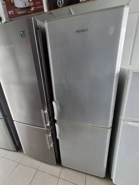 Холодильник Samsung