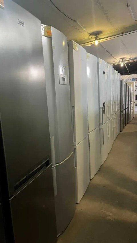 Холодильник Siemens KG39 високий нержавійка. Вживаний з Німеччини.