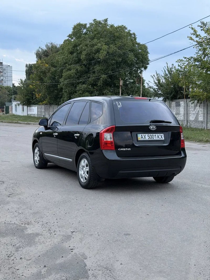 Kia Carens 2009 - 2.0 бензин — фото 3