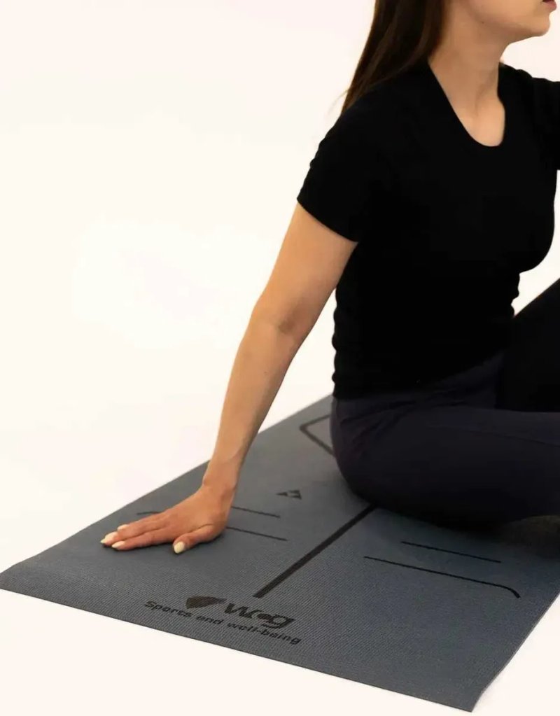 Килимок для йоги WCG Asana 173×61×0,4 см з розміткою для асан та чохлом, темно-зелений — фото 3