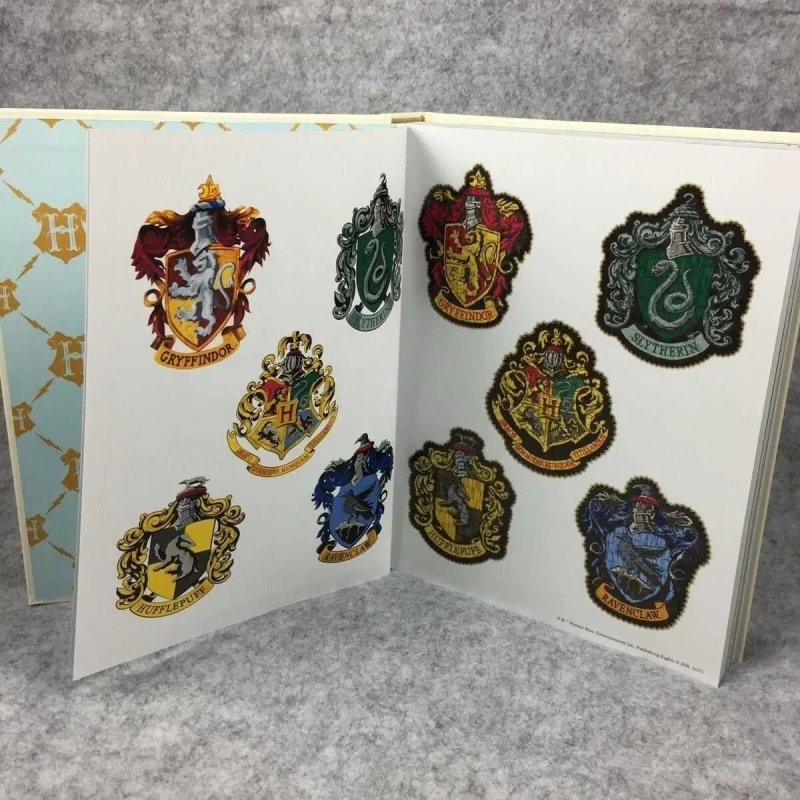 Книга Harry Potter World of Stickers: Art from the Wizarding — фото 3