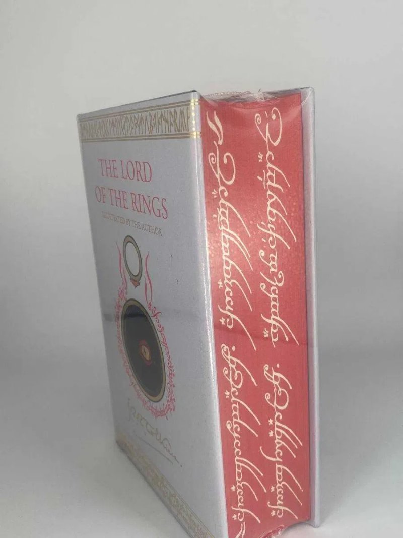 Книга J.R.R. Tolkien — The Lord of the Rings — фото 2