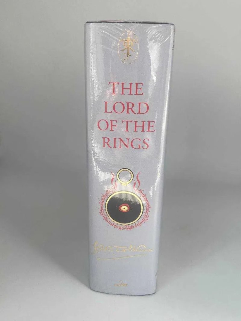 Книга J.R.R. Tolkien — The Lord of the Rings — фото 3