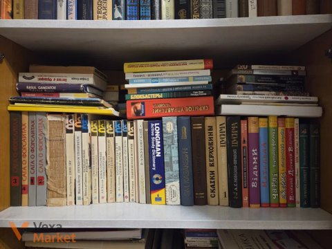 Книги на полиці