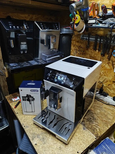 Кофемашина, кавомашина DeLonghi ECAM 556.55 SB PrimaDonna Class