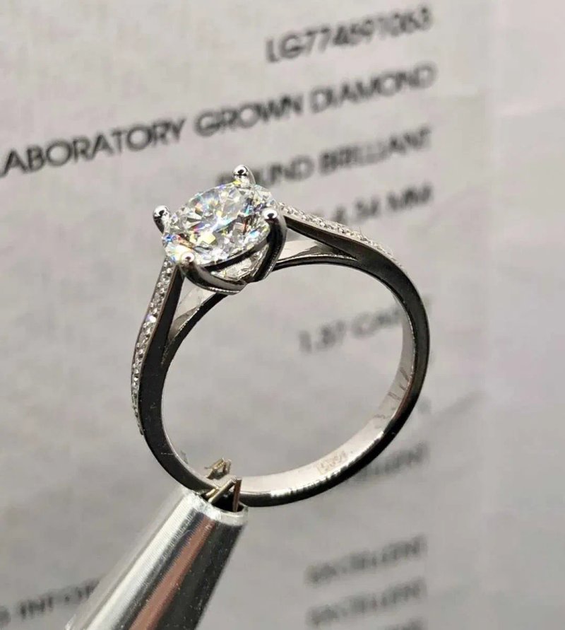 Кольцо белое золото бриллиант 1.37 карат сертификат — фото 3