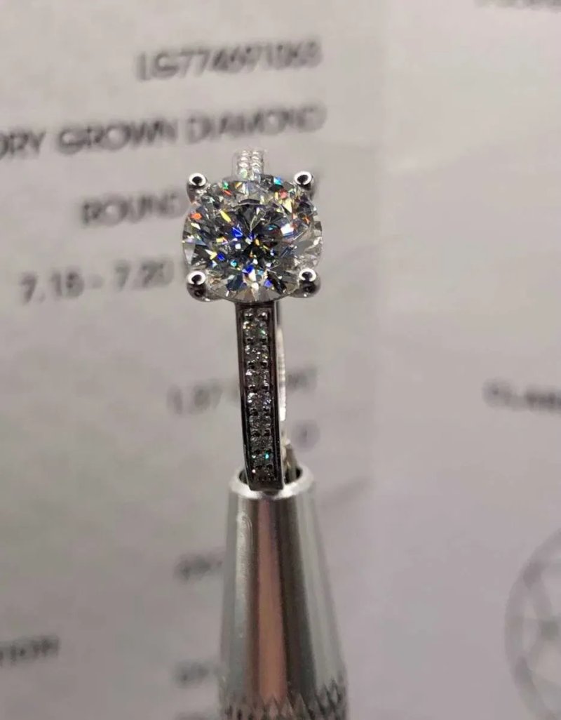 Кольцо белое золото бриллиант 1.37 карат сертификат — фото 4