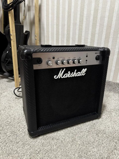 Комбік, комбопідсилювач Marshall MG15CF