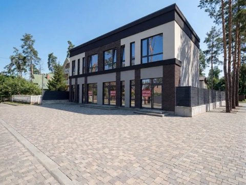 • Комерція біля Центрального парку Ірпеня — 36,8 м² |  ТОП-локація для вашого бізнесу!