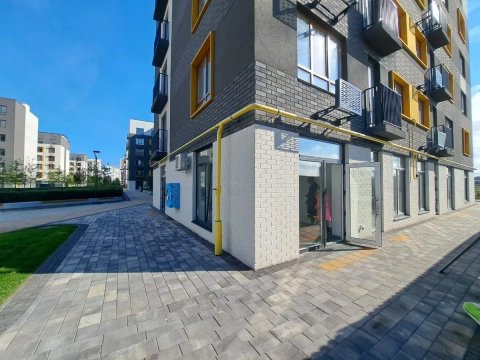Комерційне приміщення з ремонтом,орендарем та діючим бізнесом