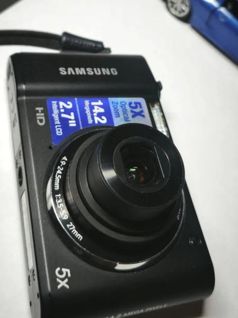 Компактний цифровий фотоапарат Samsung ES90