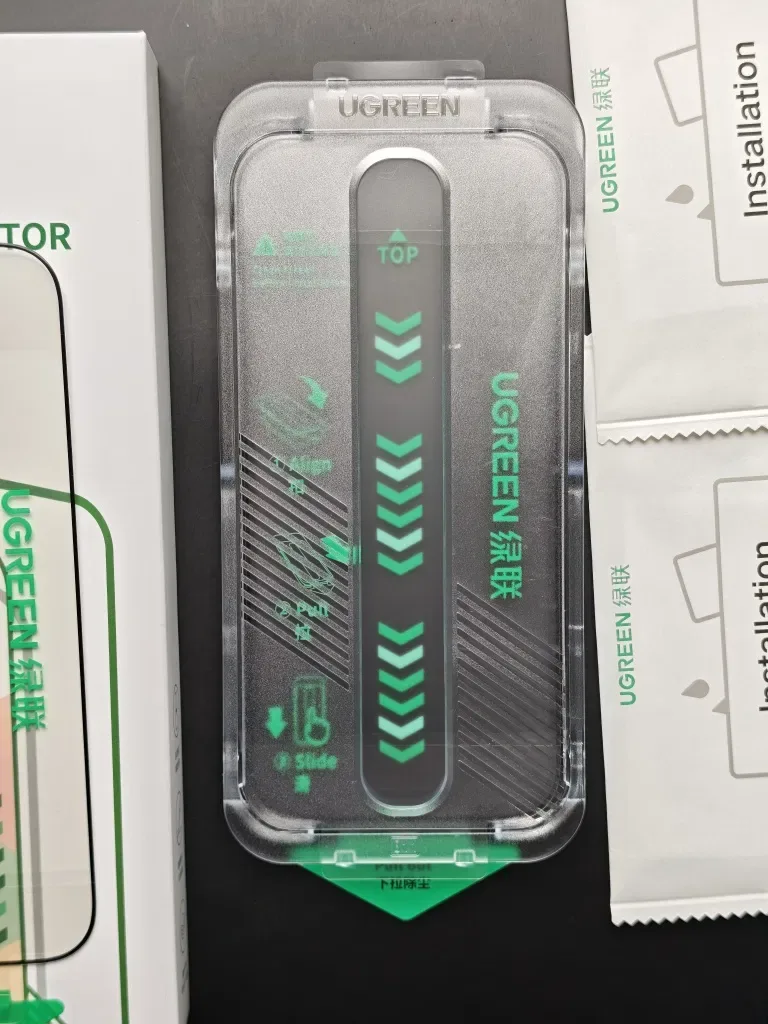 Комплект преміального захисного скла UGREEN Screen Protector (2 шт.) із автоматичним аплікатором для Apple iPhone 17 / Air / Pro / Pro Max — фото 3