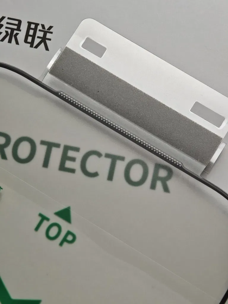 Комплект преміального захисного скла UGREEN Screen Protector (2 шт.) із автоматичним аплікатором для Apple iPhone 17 / Air / Pro / Pro Max — фото 5