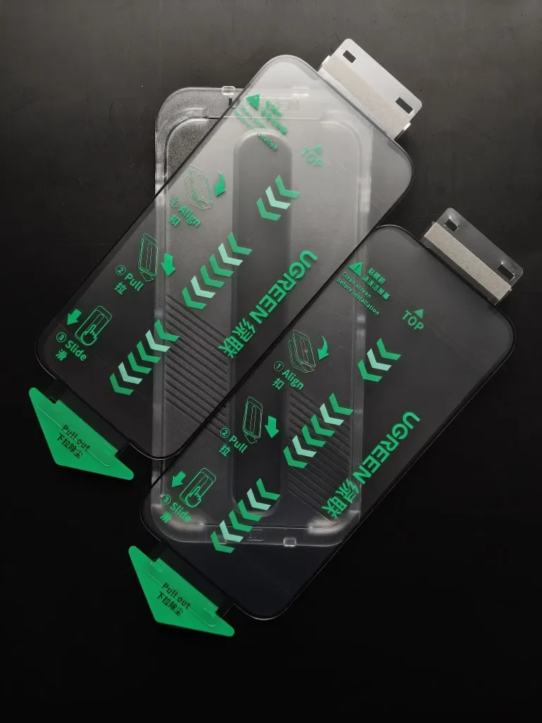 Комплект преміального захисного скла UGREEN Screen Protector (2 шт.) із автоматичним аплікатором для Apple iPhone 17 / Air / Pro / Pro Max — фото 6
