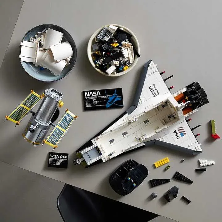 Конструктор LEGO Космічний шатл NASA Discovery 10283 — фото 3