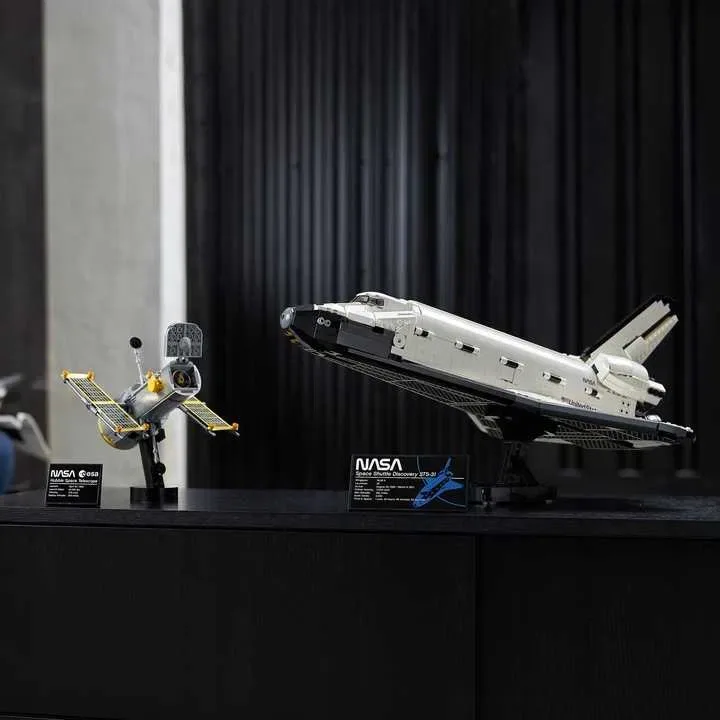 Конструктор LEGO Космічний шатл NASA Discovery 10283 — фото 5