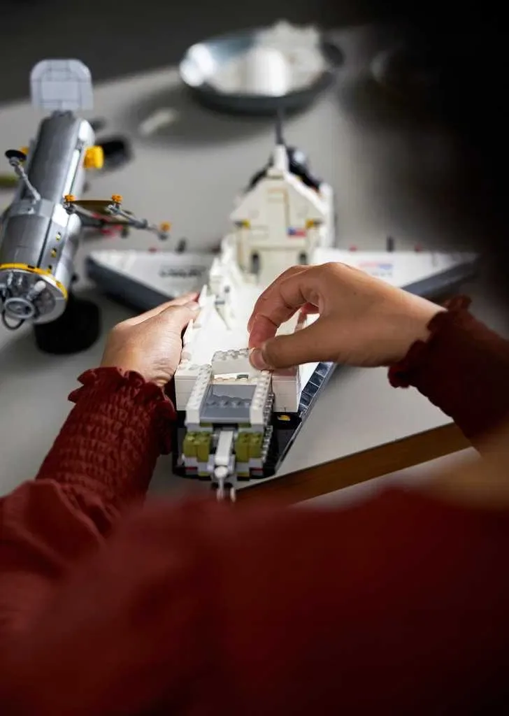 Конструктор LEGO Космічний шатл NASA Discovery 10283 — фото 8