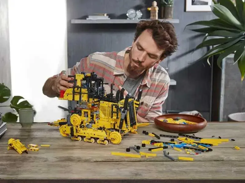 Конструктор LEGO Technic 42131 Бульдозер Cat D11 з пультом управління — фото 5