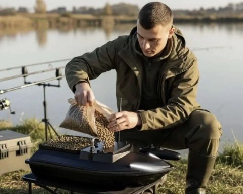 Кораблик короповий для риболовлі кораблик для прикормки довжиною 49 см з пультом дистанційного управління кораблик для рибалки