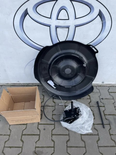 Кріплення запаски Vito 639 447 Viano V Class Віто