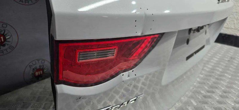 Кришка багажника Jaguar F-Pace 2017-2020 — фото 4